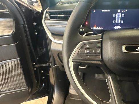 Used 2024 Jeep Grand Cherokee Altitude RWD image 19