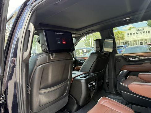 Used 2023 GMC Yukon Denali Ultimate AWD/4WD image 34