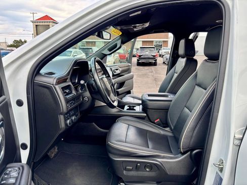 Used 2023 Chevrolet Suburban Premier image 2