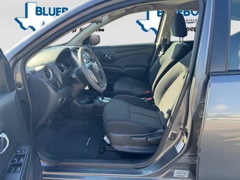 Used 2016 Nissan Versa SV FWD image 11