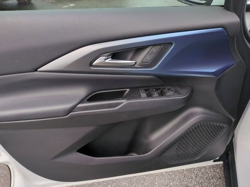 Certified 2024 Chevrolet Equinox EV LT image 21