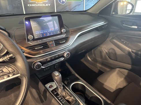 Used 2024 Nissan Altima 2.5 SV image 24