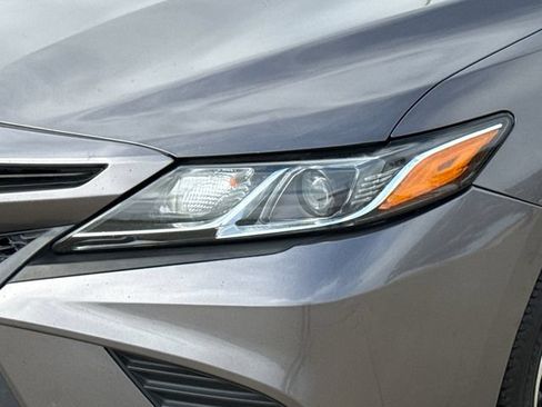 Used 2018 Toyota Camry SE FWD image 4