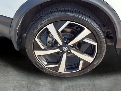 Used 2022 Nissan Rogue Sport SL AWD/4WD image 9