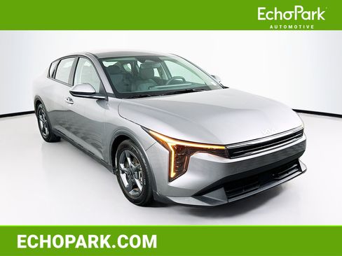 Used 2025 Kia K4 LXS image 1