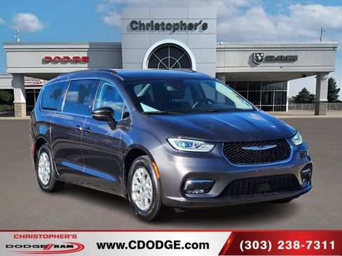 Used 2022 Chrysler Pacifica Touring-L image 1