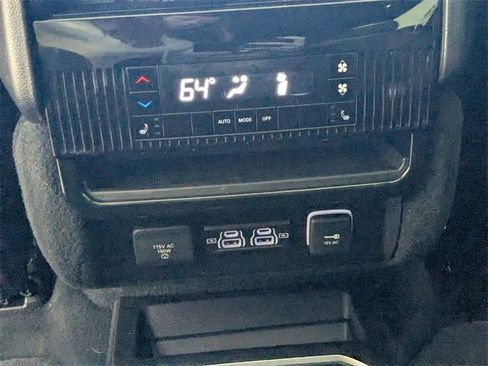 Used 2022 Jeep Wagoneer Series III w/ Premium Group I image 28