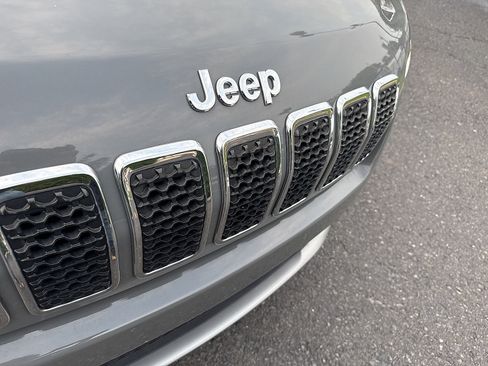 Used 2019 Jeep Cherokee Limited w/ Trailer Tow Group AWD/4WD image 18