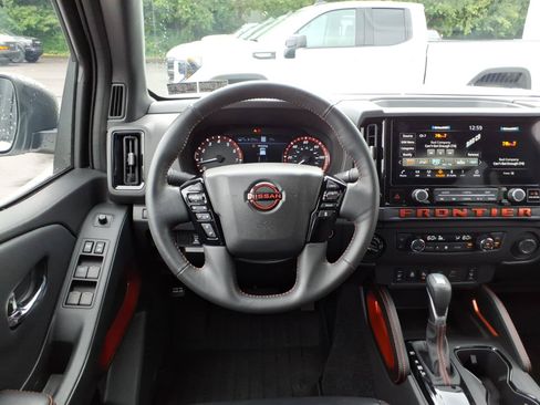 Used 2025 Nissan Frontier PRO-4X w/ Pro Premium Package AWD/4WD image 13