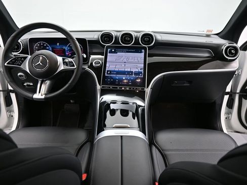 Used 2024 Mercedes-Benz GLC 300 image 18