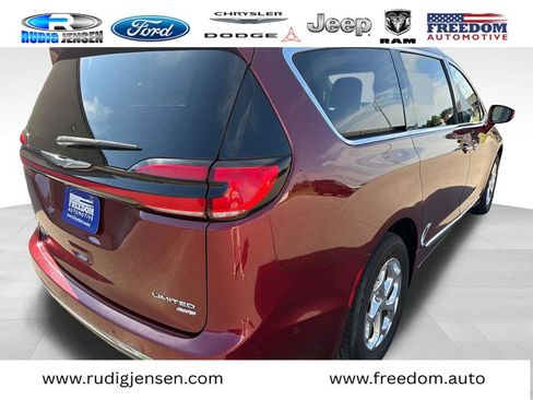 Used 2021 Chrysler Pacifica Limited w/ Premium & Safety Sphere Group AWD/4WD image 5