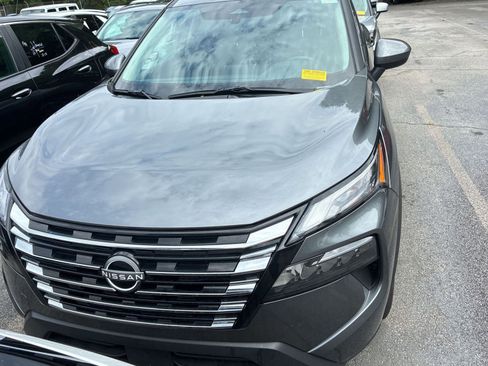 Used 2025 Nissan Rogue SV FWD image 14