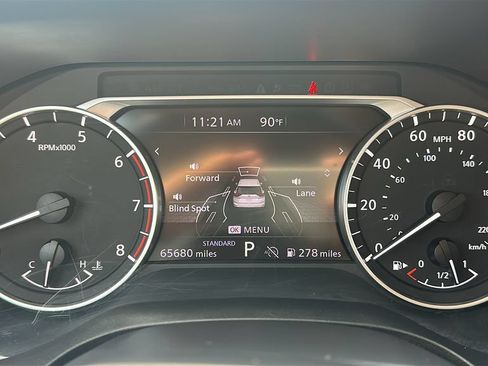 Used 2025 Nissan Rogue SV FWD image 2