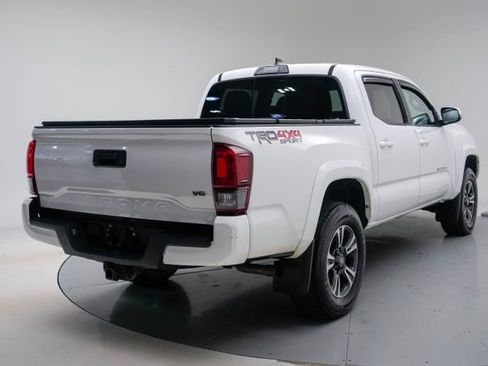 Used 2018 Toyota Tacoma TRD Sport AWD/4WD image 5