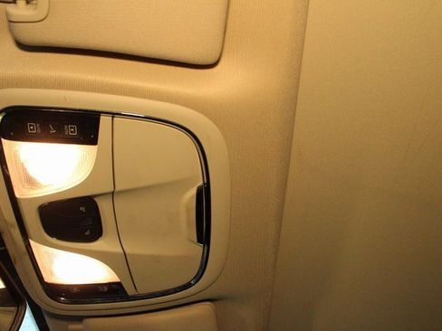 Used 2017 Jeep Cherokee Limited image 27