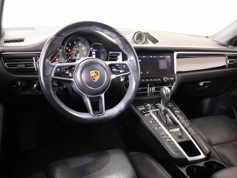 Used 2020 Porsche Macan image 2