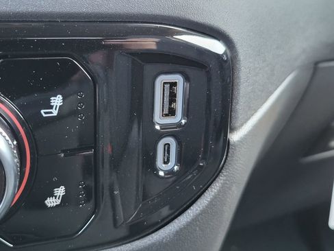 New 2025 GMC Sierra 1500 Elevation image 27