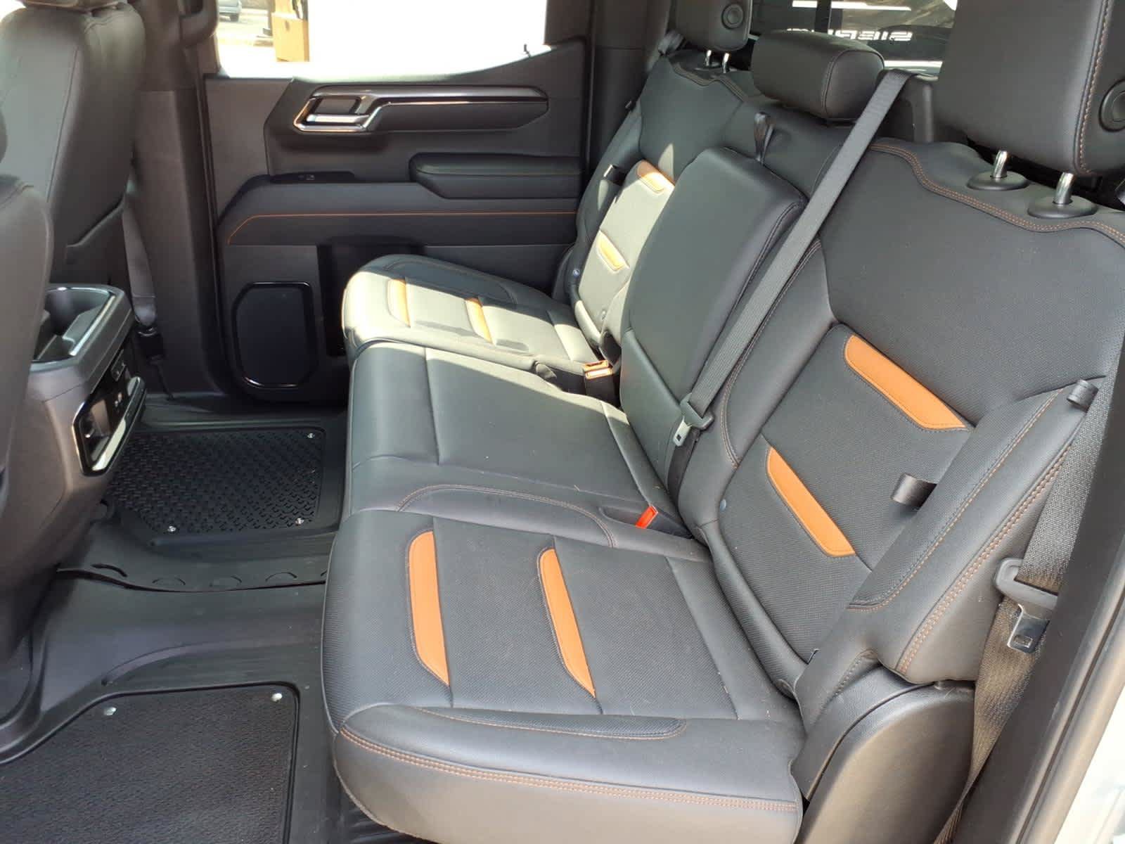 Used 2025 GMC Sierra 1500 AT4 w/ AT4 Premium Package AWD/4WD image 17