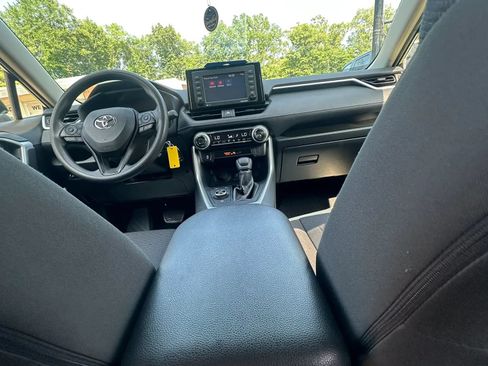 Used 2020 Toyota RAV4 LE AWD/4WD image 26