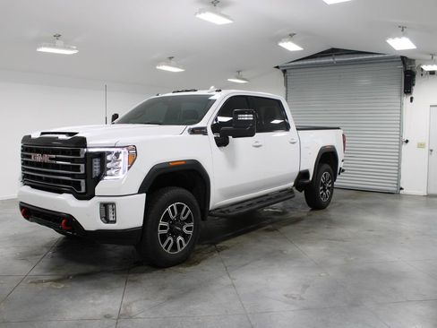 Used 2022 GMC Sierra 2500 AT4 w/ AT4 Preferred Package image 4