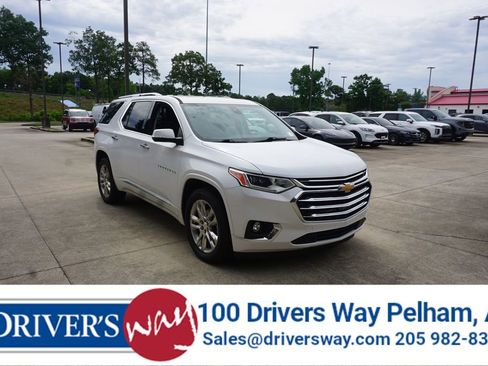 Used 2021 Chevrolet Traverse High Country FWD image 1