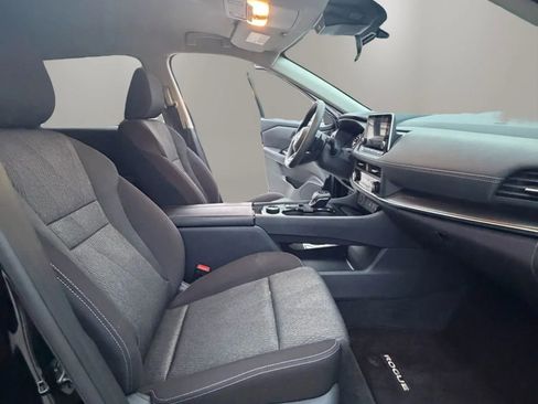 Used 2024 Nissan Rogue SV image 10