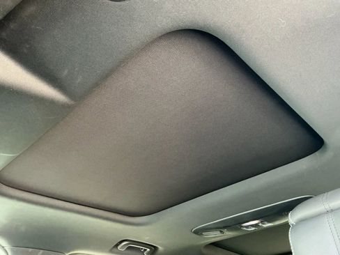 Used 2023 Land Rover Discovery S R-Dynamic image 25