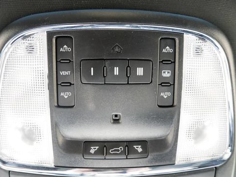 Used 2018 Jeep Grand Cherokee Overland AWD/4WD image 24