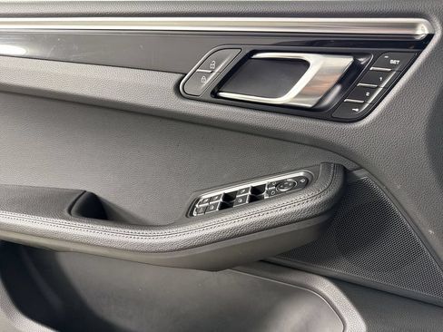 Certified 2024 Porsche Macan AWD/4WD image 34
