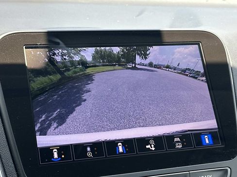 Used 2023 Chevrolet Equinox LT FWD image 18