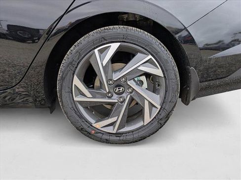 New 2025 Hyundai Elantra SEL image 10