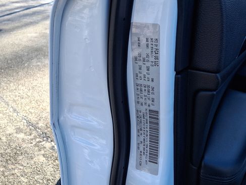 Certified 2020 Jeep Grand Cherokee Laredo w/ 18" Wheel & 8.4" Radio Group image 26