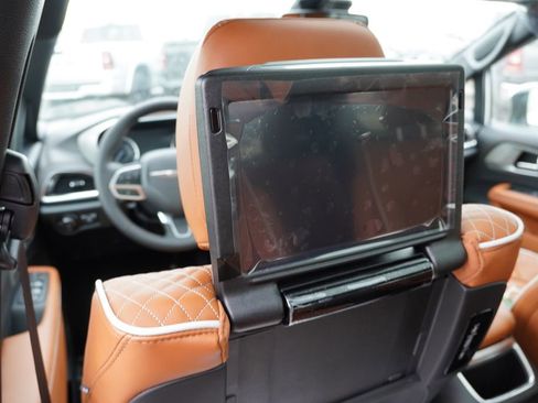 New 2026 Chrysler Pacifica Pinnacle image 14