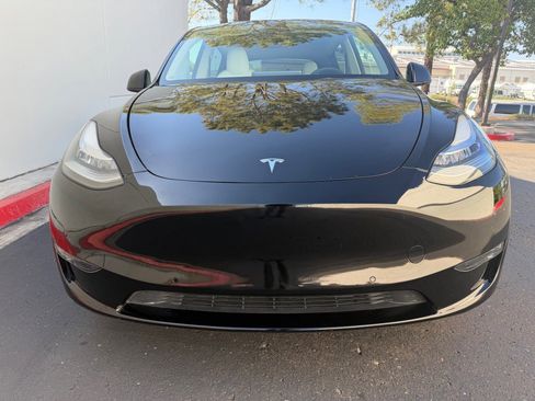 Used 2022 Tesla Model Y Long Range AWD/4WD image 6