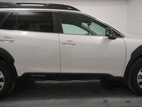 Used 2025 Subaru Outback Premium image 19