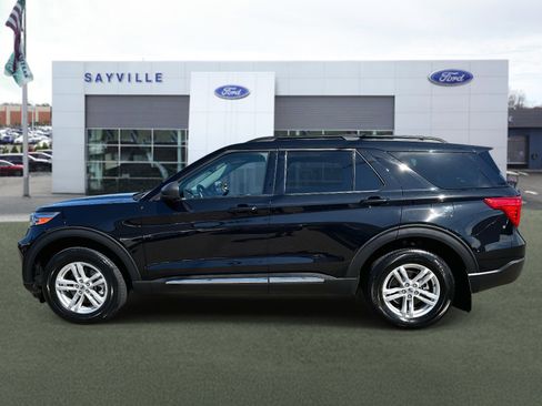 Used 2022 Ford Explorer XLT w/ Equipment Group 202A image 2