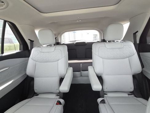 New 2026 Ford Explorer Platinum w/ LUX Leather Package AWD/4WD image 25