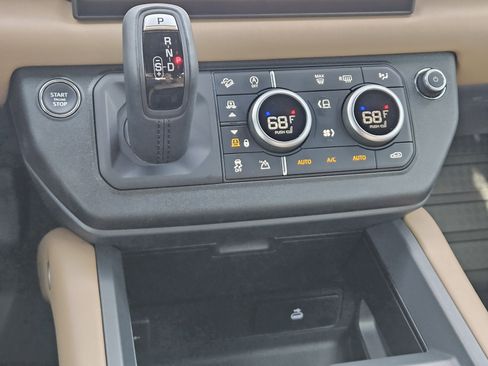 Used 2025 Land Rover Defender 90 X-Dynamic SE image 21