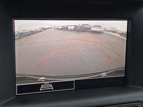 Used 2022 GMC Terrain SLE w/ Driver Convenience Package image 3