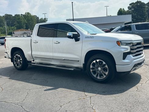 Used 2024 Chevrolet Silverado 1500 High Country w/ Technology Package AWD/4WD image 4