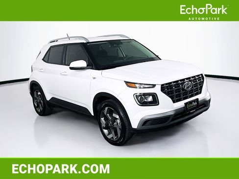 Used 2024 Hyundai Venue SEL image 1