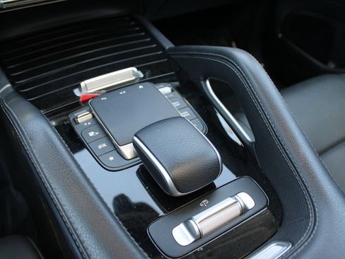 Used 2024 Mercedes-Benz GLS 450 4MATIC image 23