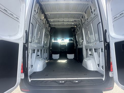 Used 2020 Mercedes-Benz Sprinter 2500 w/ Driver Convenience Package image 20