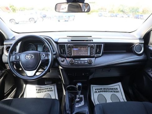 Used 2018 Toyota RAV4 XLE AWD/4WD image 12