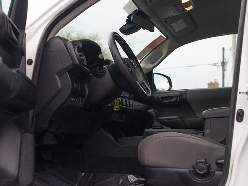 Used 2022 Toyota Tacoma SR image 13