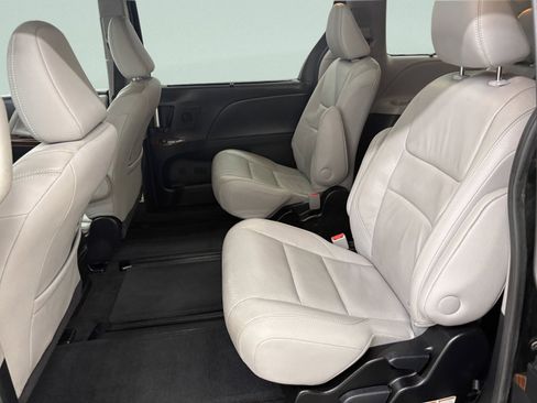 Used 2015 Toyota Sienna Limited image 13