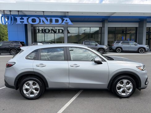 Used 2024 Honda HR-V LX image 6
