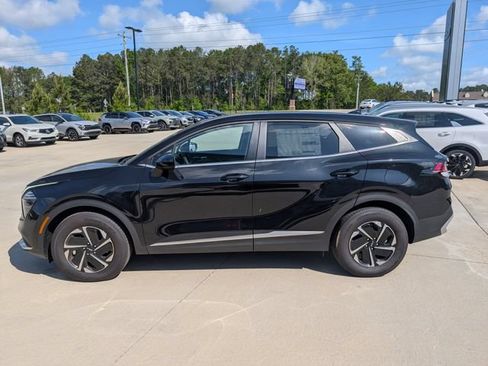 Used 2025 Kia Sportage LX FWD image 2