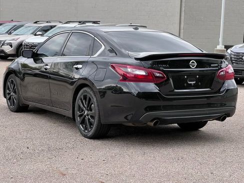 Used 2018 Nissan Altima 2.5 SR w/ SR Midnight Edition FWD image 12