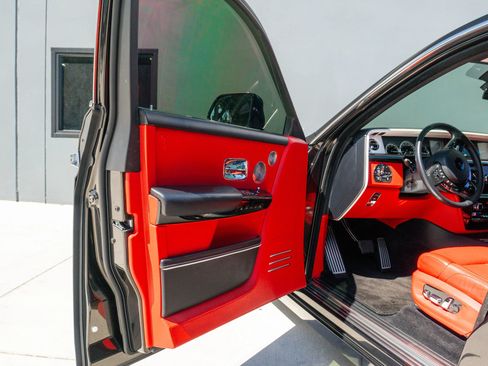 Used 2021 Rolls-Royce Phantom Sedan RWD image 82